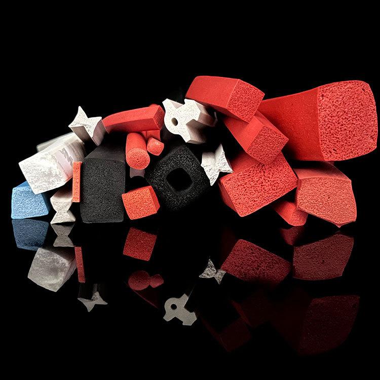 需要兼顾耐温与弹性？ag真人国际硅胶发泡密封条兼具弹性与耐温性，综合性能优异